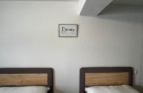 janu-homes - 1 Zimmer Apartment - 2 Betten, Kirchblick vom Kirchplatz - Photo 10