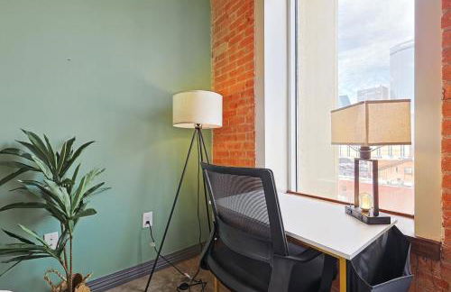 Luxury 1 Bed Downtown Views, POOL GYM Theater Room - Foto 6