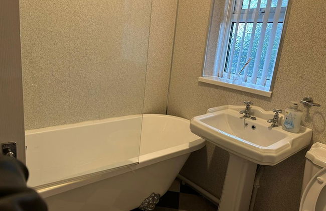 Crynallt Road Apartment - Neath - Photo 10