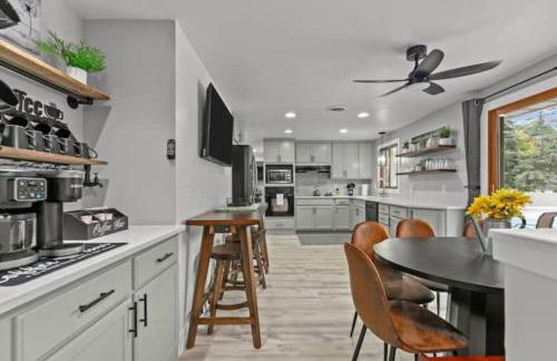 Relax! Pool/HotTub/TheaterRoom/Sleeps 15! - Foto 6