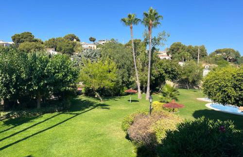 Duplex in residential complex with pool - Photo 1