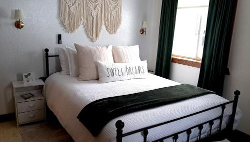 Pondside Abode - Photo 2