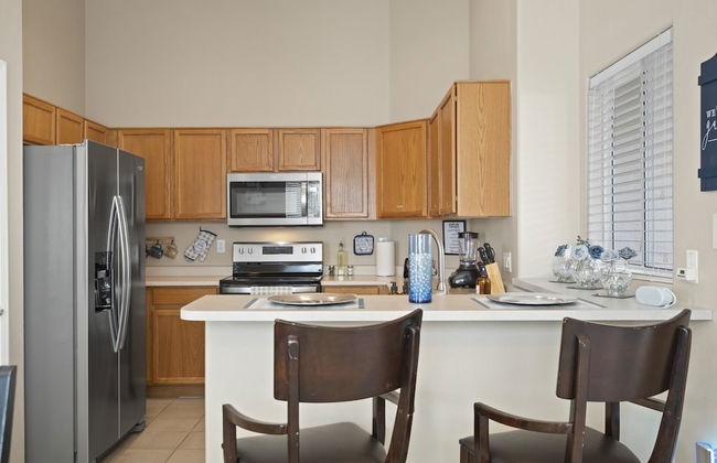 Cozy Hidden Gem - 3BR - 1Den w Backyard - Foto 11