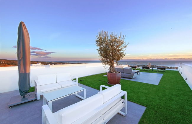 Villa in Marbella With Private Heated Pool - Photo 54