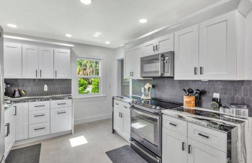 Historic Waterfront estate With Yard & Modern Kitchen - Foto 30