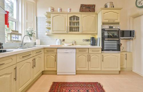 The Town House at Muntham- Luxury Holiday Home with Hot Tub - Photo 45