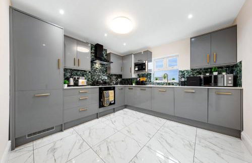 Lovely 4-BR Home In Leyton - Sleeps 14, Near Tube, Arcade, 100inchTV - Foto 27