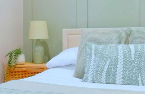 Stunning Apartment-6 Minute walk from Beach-Free Parking - Photo 4