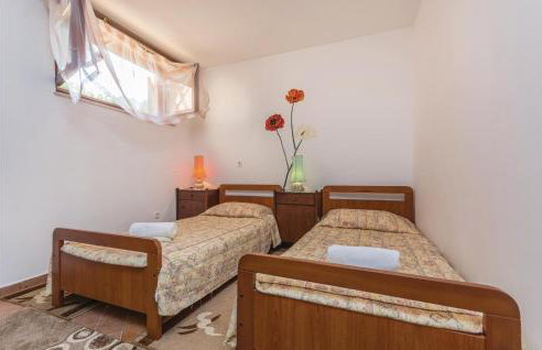 Two-Bedroom Apartment In Radmani - Photo 17