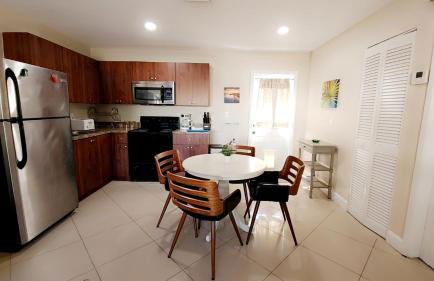 Prime Location Gateway with Pool & Patios, Near Beaches, Groceries and Restaurants - Photo 78