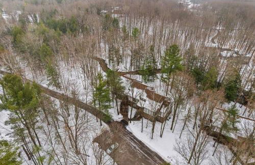 New, Spacious and charming, with a river view, conveniently located near skiing and golf - Foto 30