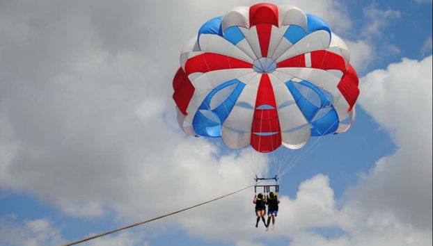 Parasailing a Puerto del Carmen