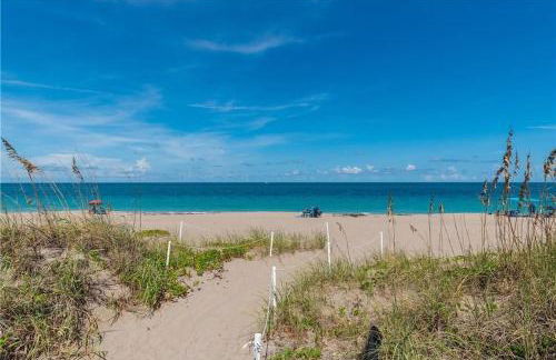 Beachfront paradise Ocean Village Golf Tennis Several heated pools Tiki bar Pickleball insite sports bar and restaurant and much more - Foto 37