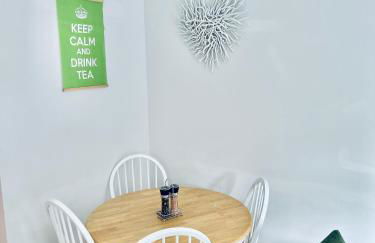 Dover Ferry Apartments x 2 Sleeps 10 with parking and castle views - Foto 31