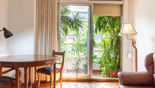 Two-bedroom apartment, central location, with terrace, WiFi, and metro nearby - Photo 2