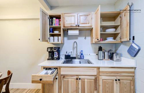 The Moose #9 - Brand New Luxe Modern loft with Free Parking, King Bed & Fast WiFi - Foto 16