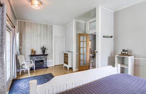 Quiet Lakefront Grand Rapids Cabin on 5 Acres - Foto 17