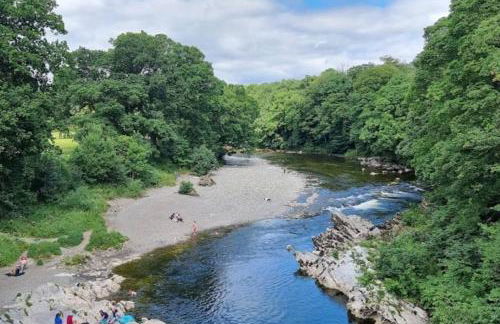 Tastefully decorated, family friendly property, central Kirkby Lonsdale, parking and EV charger - Photo 19