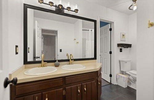 5 Minutes from Hospitals and UK! - Photo 29