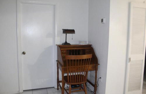 2 Bed 2 Bath Condo with Amenities - Foto 6