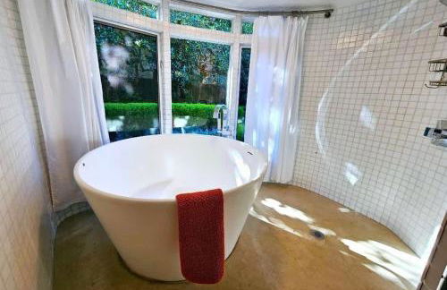 Unique Sculptured House with Private Beach Access - Foto 37