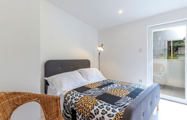 Serene Rural Villa With Pool, Sun Deck, and Children's Play Area - Foto 2