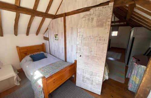 Annex at Southfields in idyllic Hampshire village - Photo 26