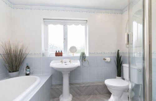 Peaceful 3-Bed Cottage in Eastington, near Stonehouse - Photo 29