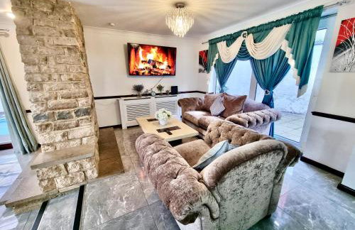 Indoor Heated Pool - Large Family Home - Sleeps 12 - Near Bournemouth Beach - Photo 65