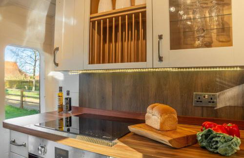 The Railway Carriage - Photo 8