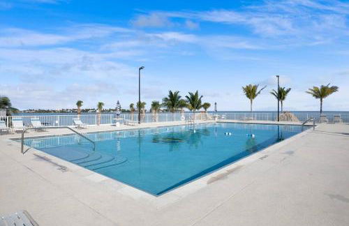 1B 2Ba Seaside Getaway Pool Oceanside - Foto 23