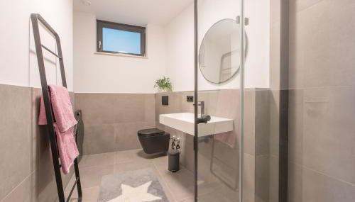 Schlossberg Maisonette NEU Terrasse Ausblick - Photo 5, towels, Shower