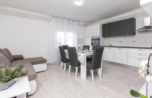 Five-Bedroom Holiday Home In Suhovare - Foto 3