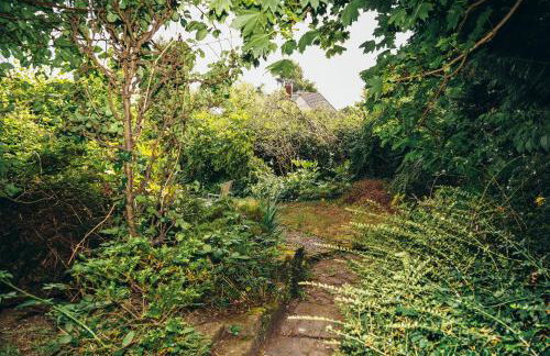 Large Apartments next to East Midlands Airport with Free Gated Parking! - Photo 37