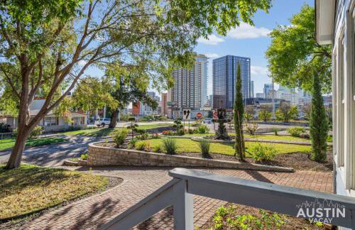 East Austin 2BR 1BA w Patio and Grill, Pet-Friendl Walk to 6th By Austin Vacay - Foto 37