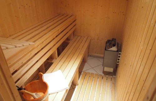 Gut-Rattelvitz-Parterre-A-hochwertig-Sauna-Kamin-eTankstelle-Spielscheune-15-000qm-Parkland - Foto 9