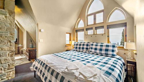 Ski-In Ski-Out Schweitzer Winter Chalet with Hot Tub - Foto 3, towels