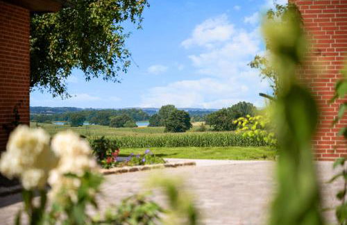 GUT KLETKAMP "Finkenhaus" - Idyllisch freistehendes Landhaus mit 3 Schlafzimmern und fantastischem Ausblick I 8 Personen I Offener Kamin I Garten I Wintergarten I Große Terrasse I Ruhig am Waldrand I Parkplätze I WLAN - Foto 4