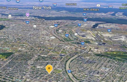 Massive 5 bedroom Close to NYC - Photo 2