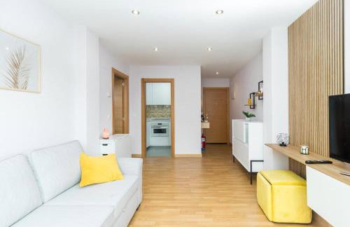 Bonito piso con piscina y garaje - Foto 1