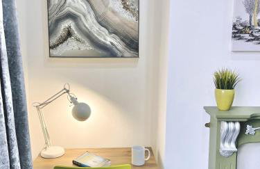 Ideal 3 bed pay-as-you-stay home in Wigan sleeps 6 - Foto 9