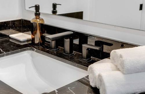 Downtown Edit-Resort Style Stay with Full Amenities - Foto 11