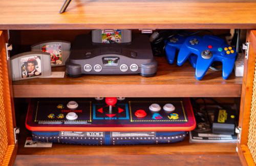 Hot Tub N64 Mins to Downtown Sleeps 8 - Foto 12