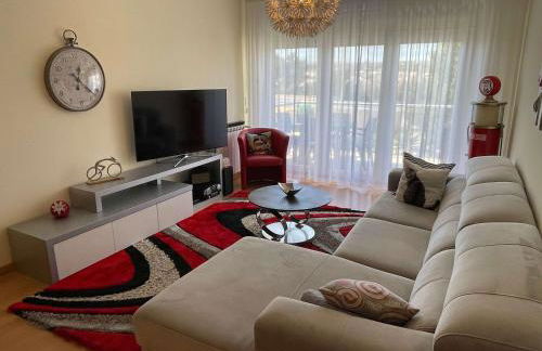 Stylish & Spacious Apartment with Balcony - Foto 10