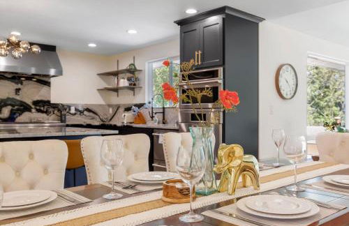 Modern Mountain View Getaway w Huge Outdoor Space - Foto 21