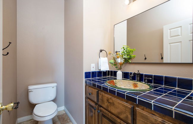 Desert Stone by Avantstay Contemporary Desert Oasis With Pool & Hot Tub - Photo 17