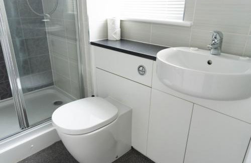 Lovely, comfortable 2-bed Braehead - free parking - Pass the Keys - Foto 46