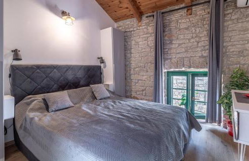 Gorgeous Home In Kresini With Wifi - Photo 22