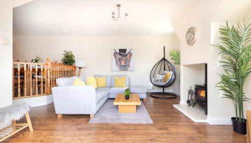 JOIVY Greenknowes Cottage with Hot Tub & Fireplace - Foto 4