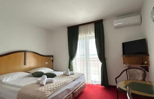 Hotel Bavaria - Photo 3